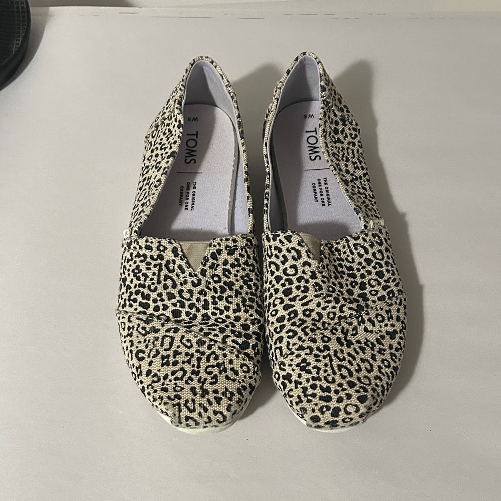 TOMS Animal Print Canvas Slip-Ons ladies size 8‎